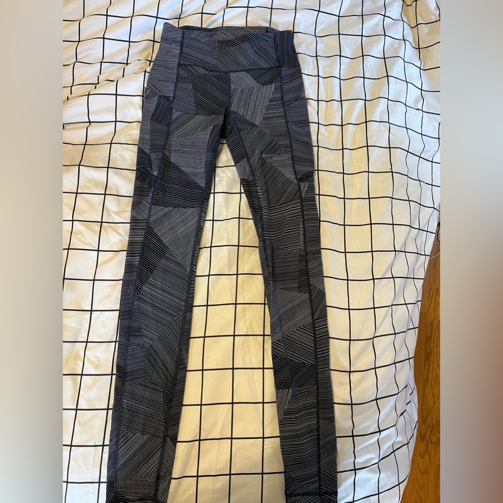 LULULEMON ATHLETICA SIZE 2 LEGGINGS~DISCONTINUED PATTERN